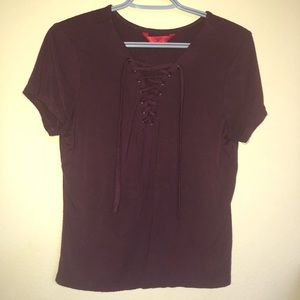 Strappy V-neck Tee in Burgundy
